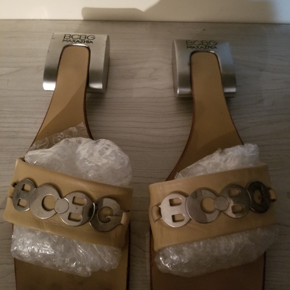 BCBG leather sandals/clog EUC - Picture 2 of 11